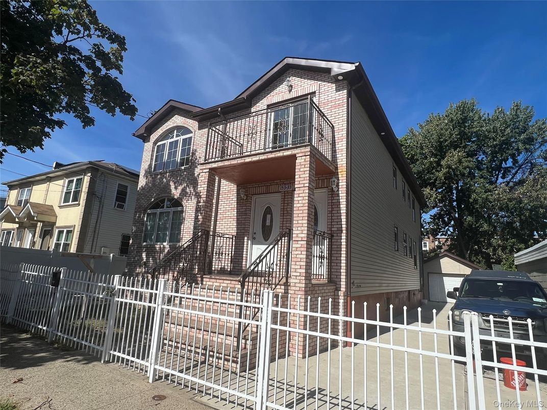 Exterior, Facade, Brick Facade, Queen Anne Victorian