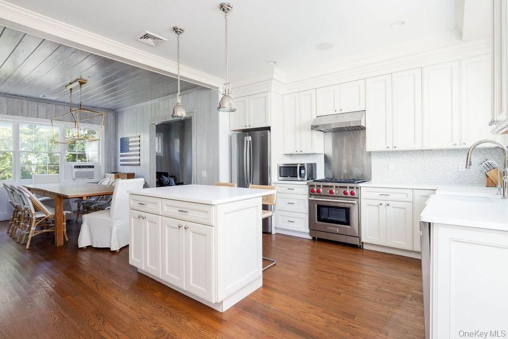 Dining room, Interior, Kitchen, Pendant Lights, Recessed Lighting, Stainless Steel Appliances, Wooden Ceilings, Wood Texture Flooring