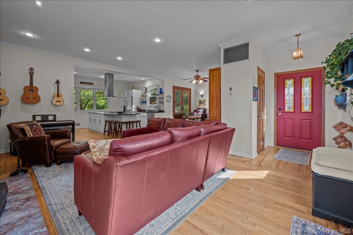 Interior, Kitchen, Living room, Pendant Lights, Piano, Recessed Lighting, Wood Texture Flooring