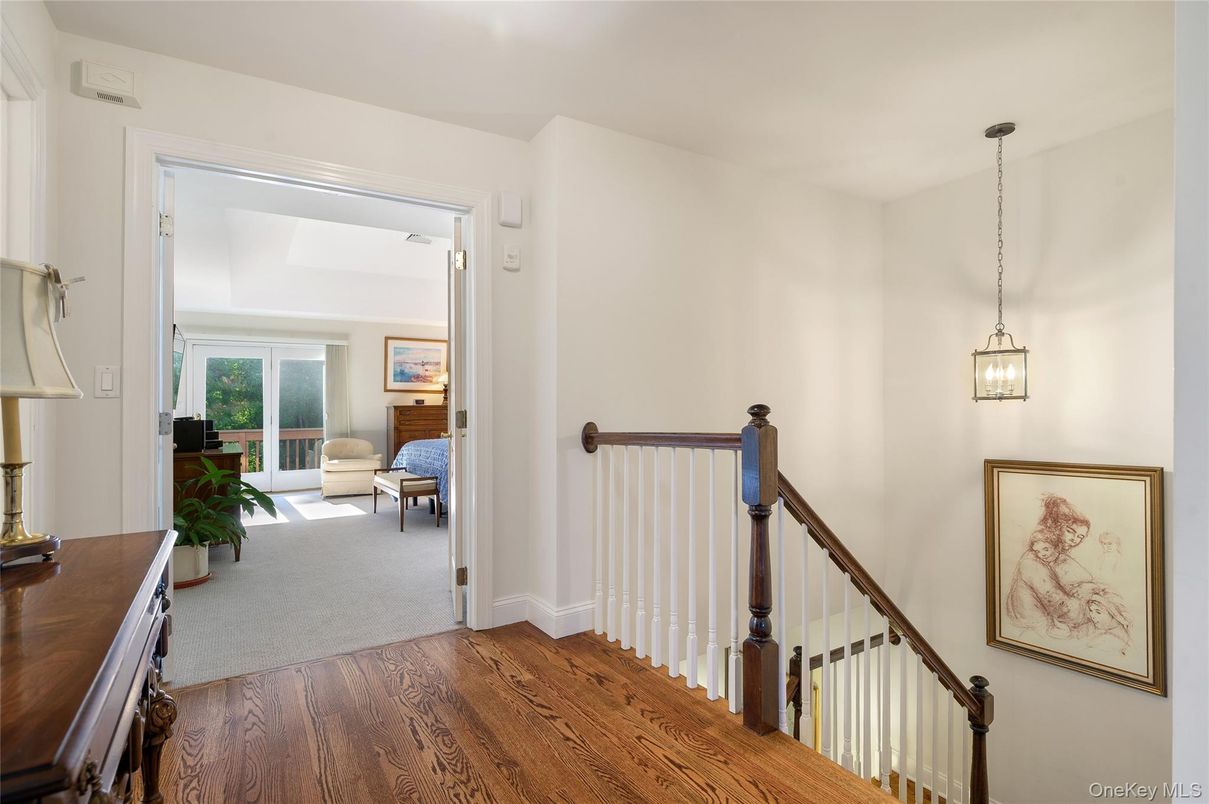 Interior, Pendant Lights, Wood Texture Flooring