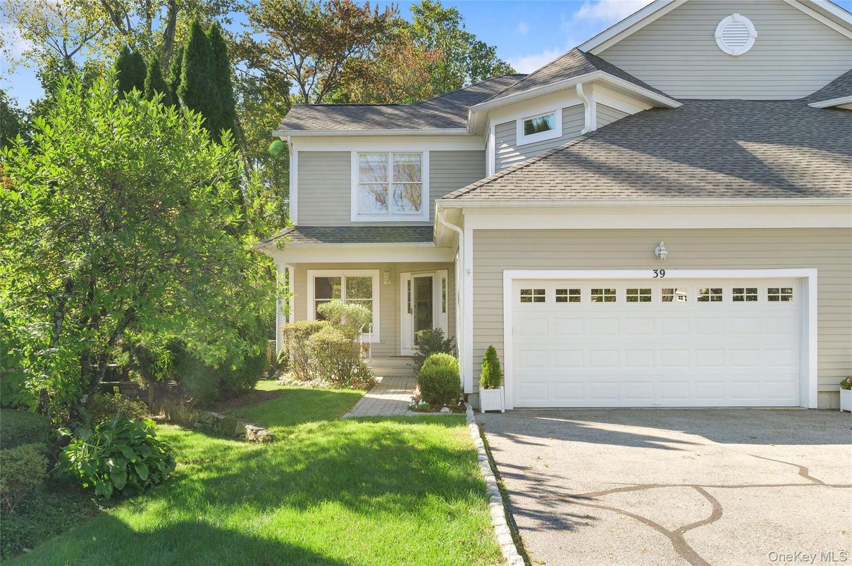 Attached, Exterior, Facade, American Craftsman