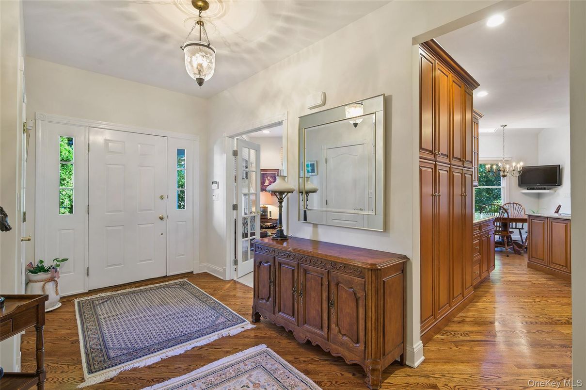 Chandelier, Dining room, Interior, Recessed Lighting, Wood Texture Flooring