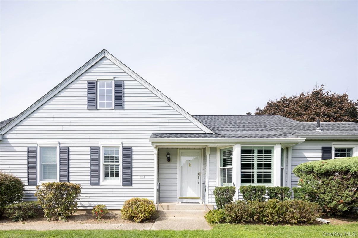 Exterior, Facade, Ranch