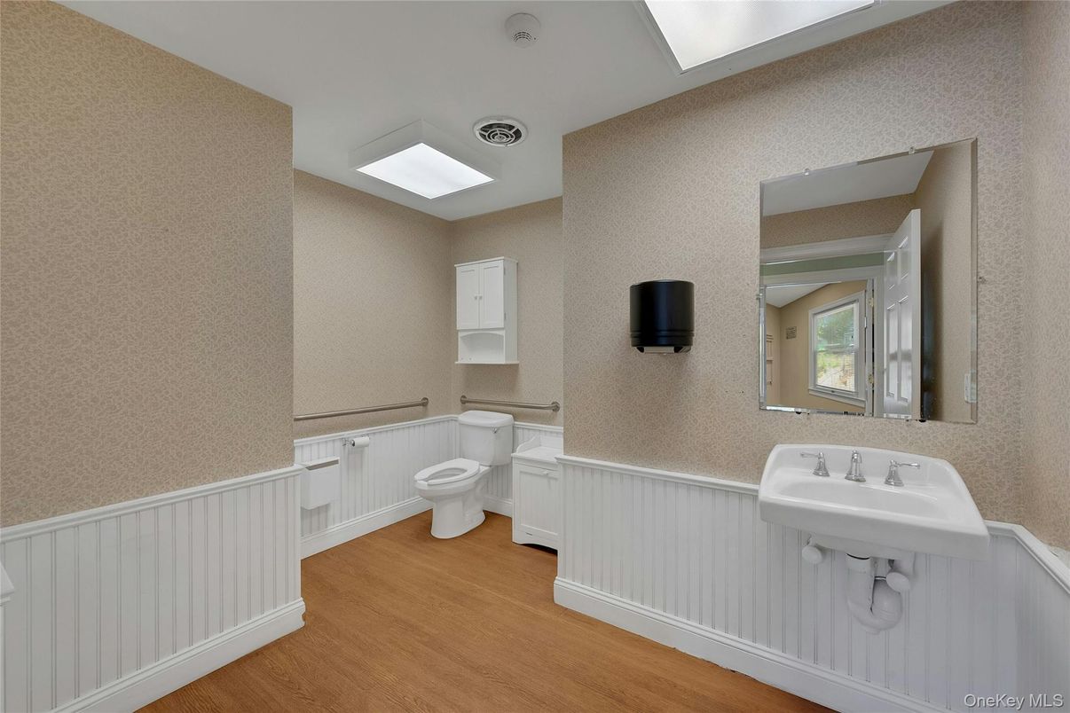 Bathroom, Interior, Recessed Lighting, Wood Texture Flooring