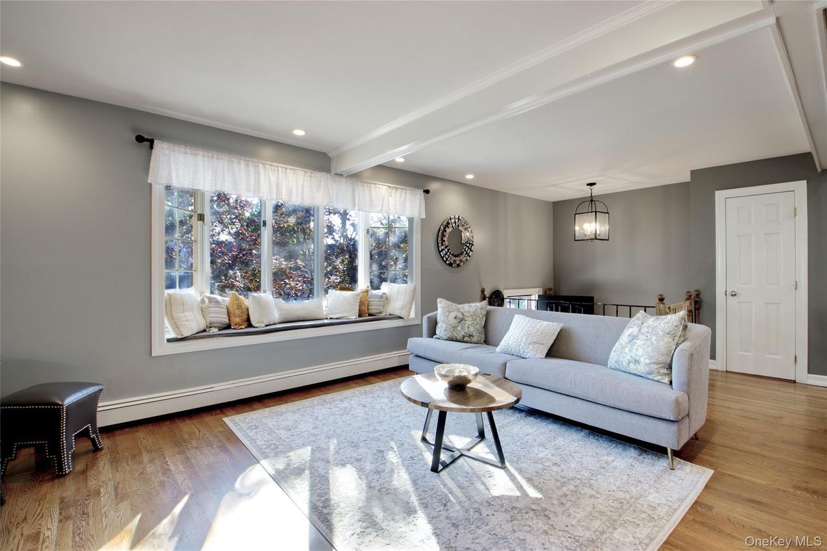Dining room, Interior, Living room, Pendant Lights, Recessed Lighting, Wood Texture Flooring
