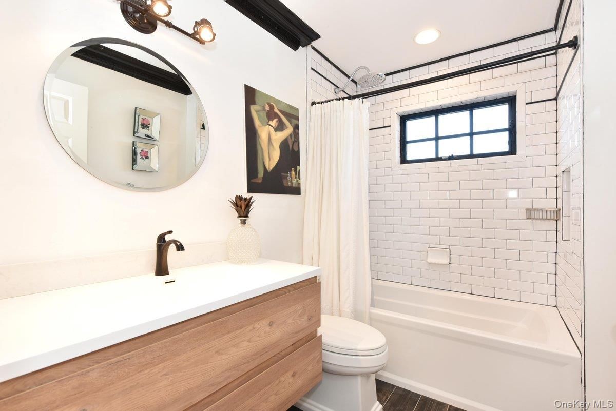 Bathroom, Interior, Recessed Lighting, Wood Texture Flooring