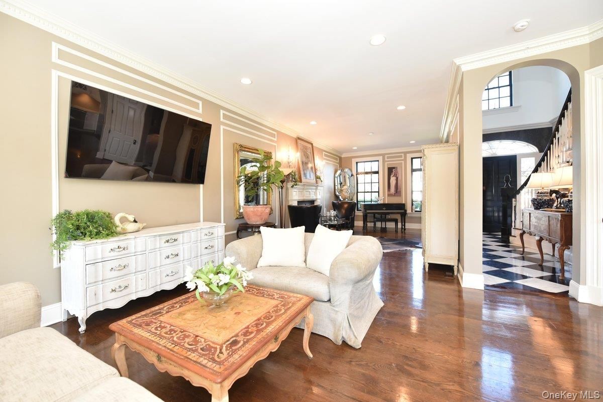 Interior, Living room, Piano, Recessed Lighting, Wood Texture Flooring