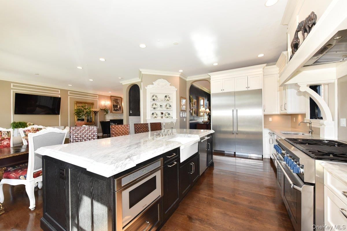 Dining room, Interior, Kitchen, Recessed Lighting, Stainless Steel Appliances, Wood Texture Flooring