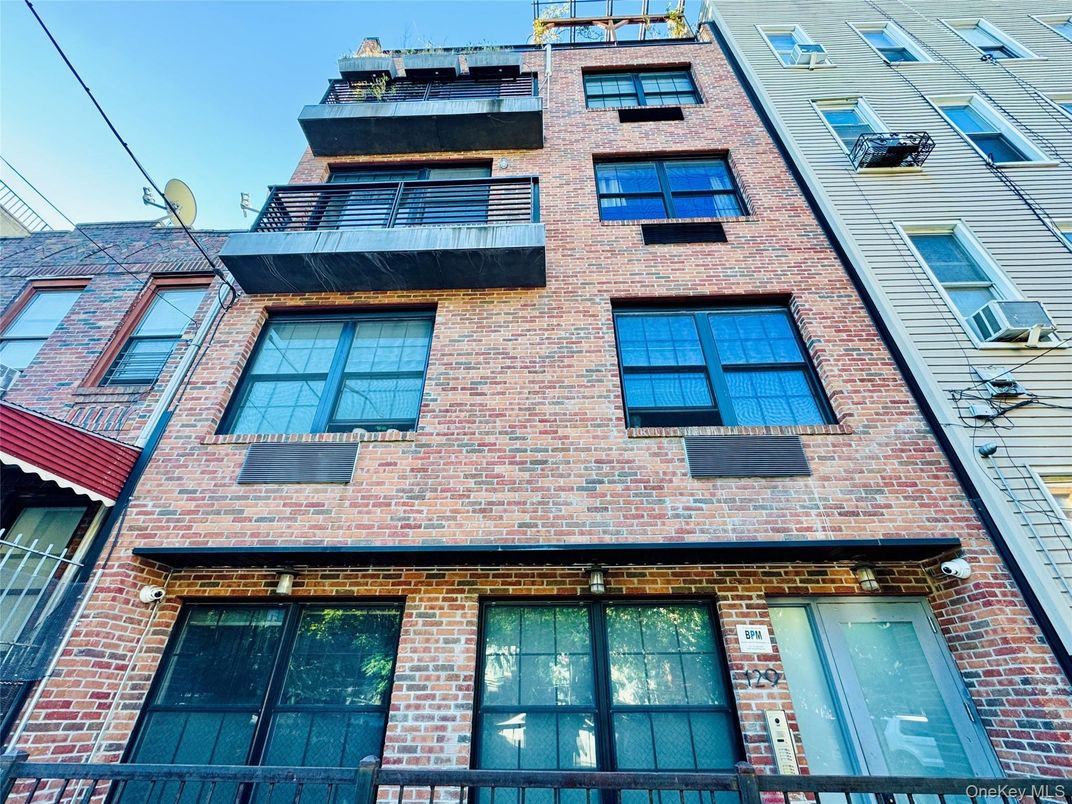 Exterior, Facade, Brick Facade, Rowhouse