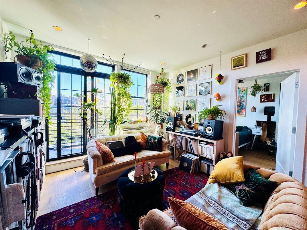 Interior, Living room, Pendant Lights, Recessed Lighting, Wood Texture Flooring