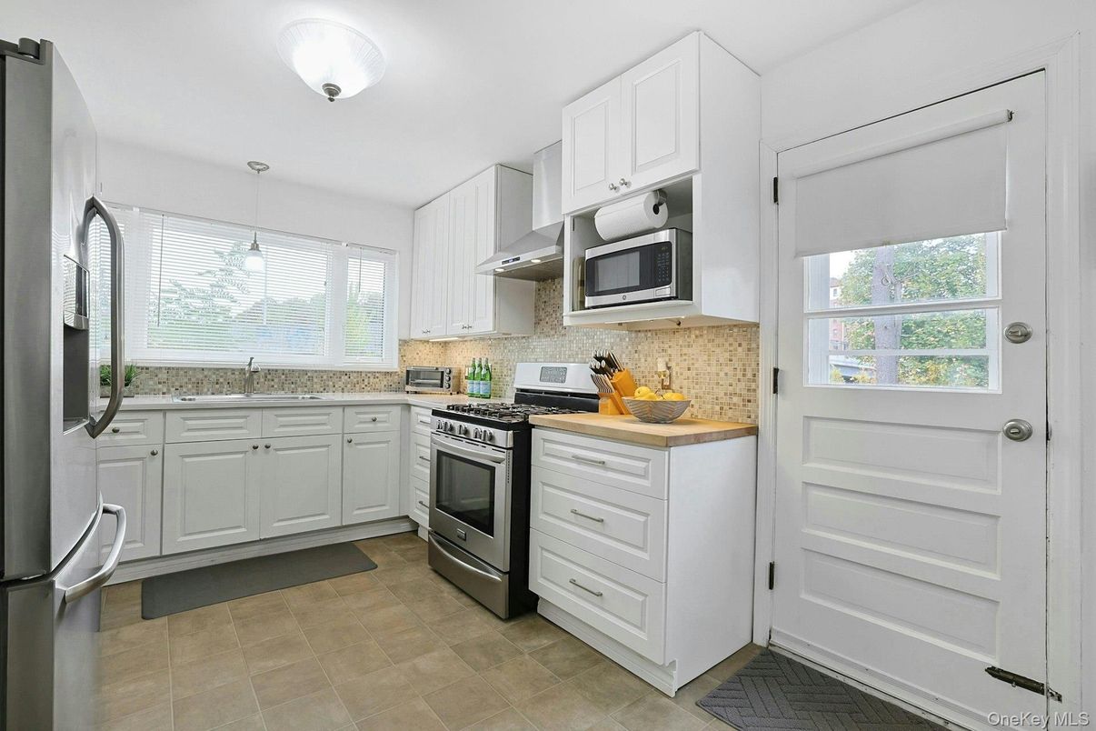 Interior, Kitchen, Pendant Lights, Stainless Steel Appliances