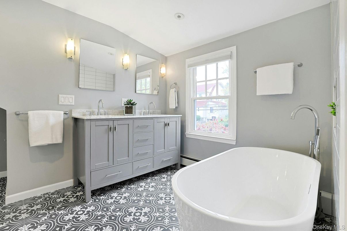 Bathroom, Dual Sink Vanities, Free Standing Baths, Interior