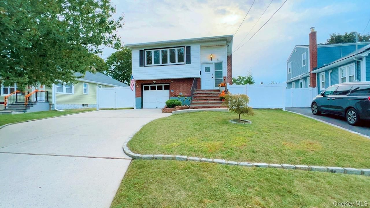 Attached, Exterior, Facade, Brick Facade, Raised Ranch