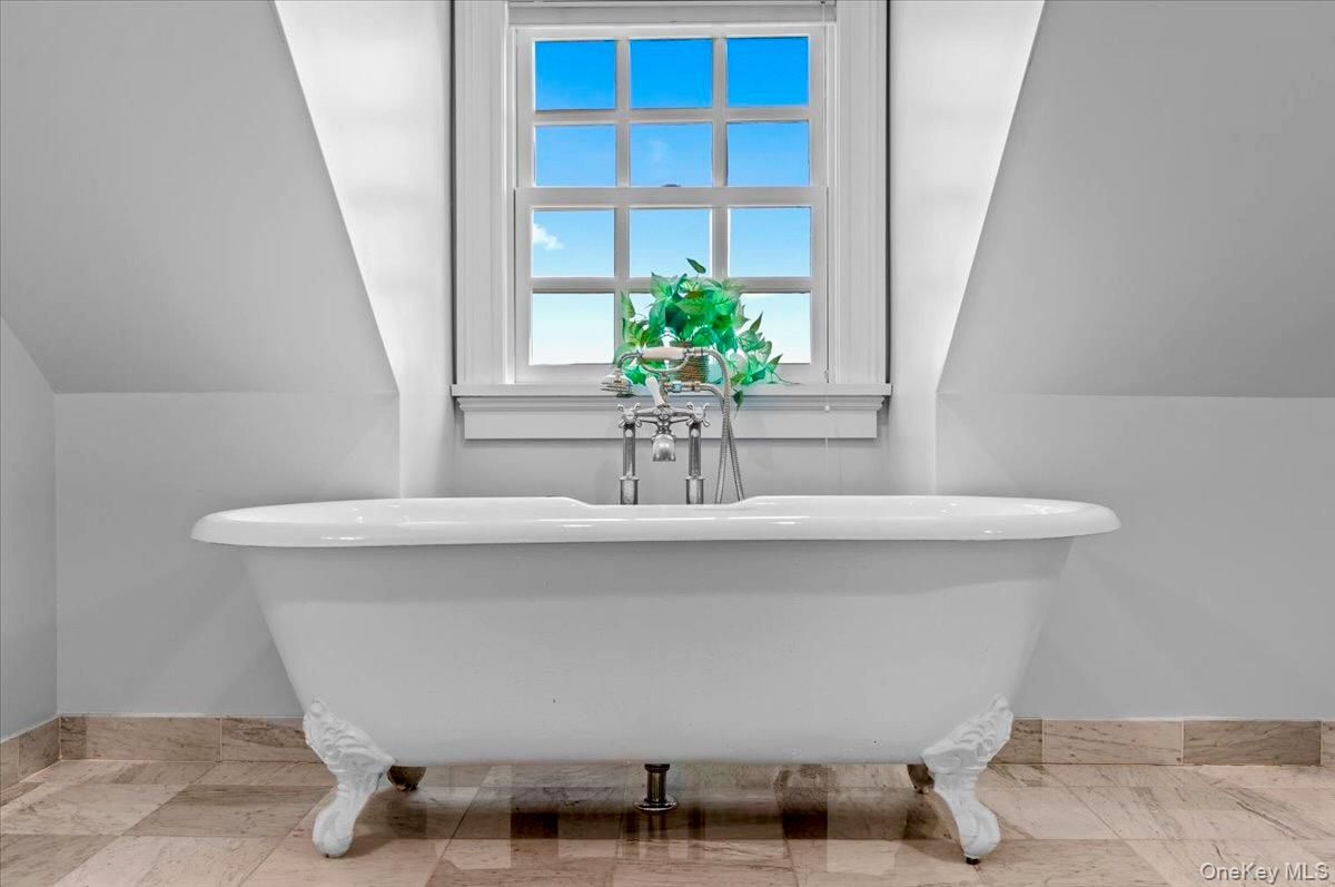 Bathroom, Free Standing Baths, Interior