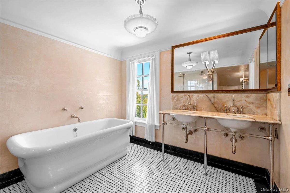 Bathroom, Free Standing Baths, Interior