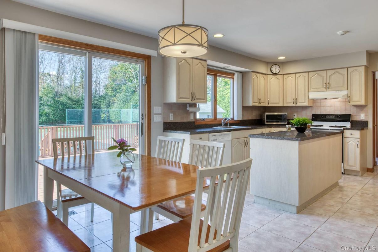Dining room, Interior, Kitchen, Pendant Lights, Recessed Lighting
