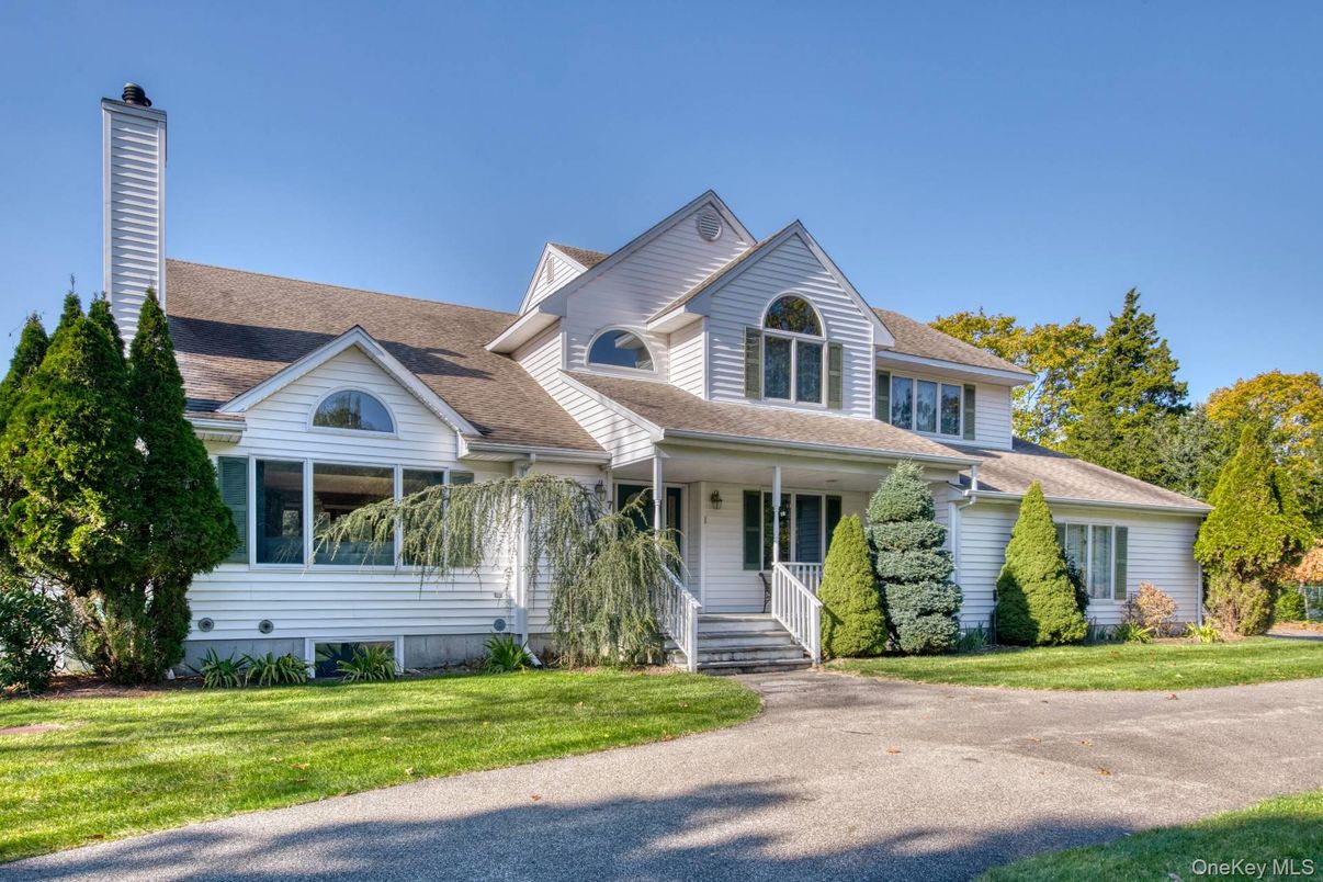 Exterior, Facade, Farmhouse