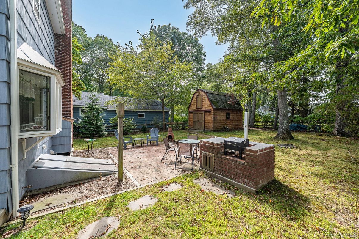 Backyard, Exterior, Outdoor Kitchen