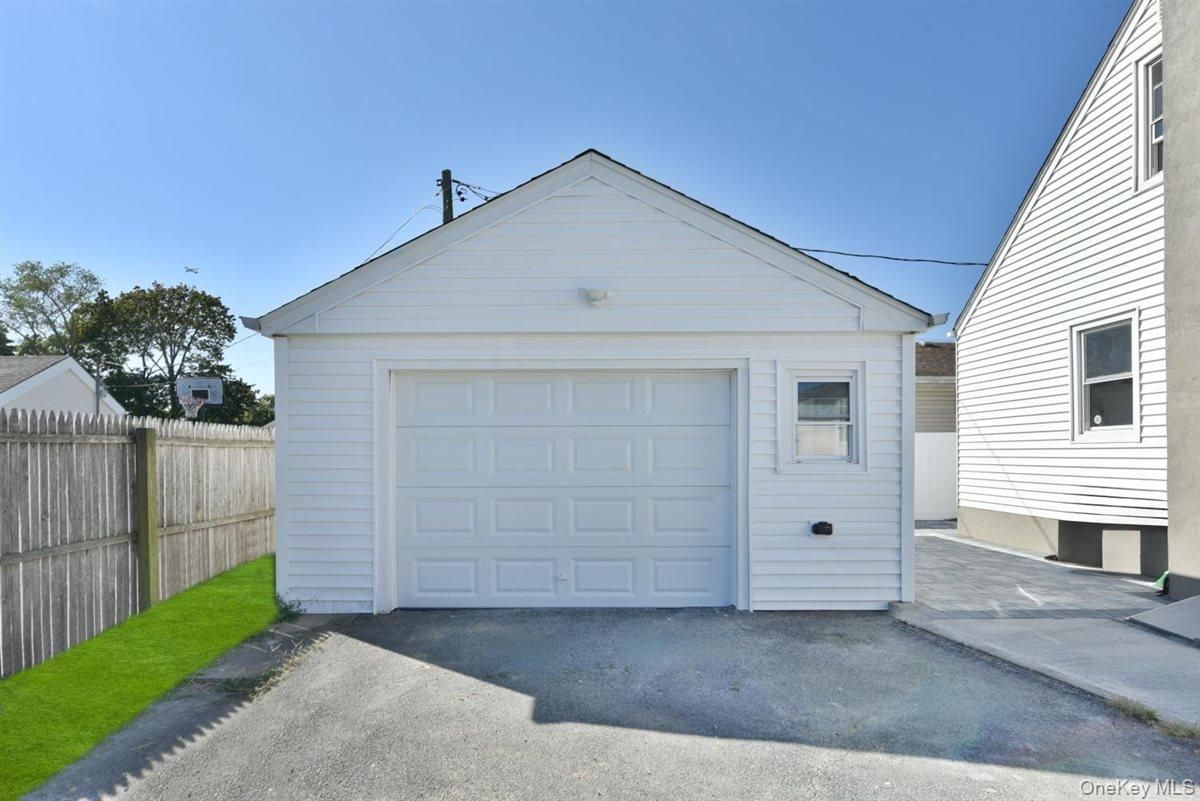 Detached Garage, Exterior