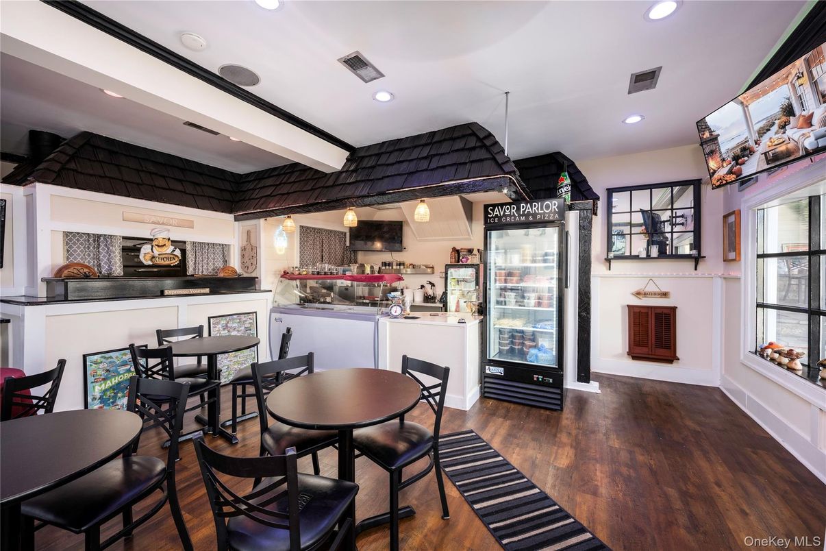 Dining room, Interior, Pendant Lights, Recessed Lighting, Wood Texture Flooring