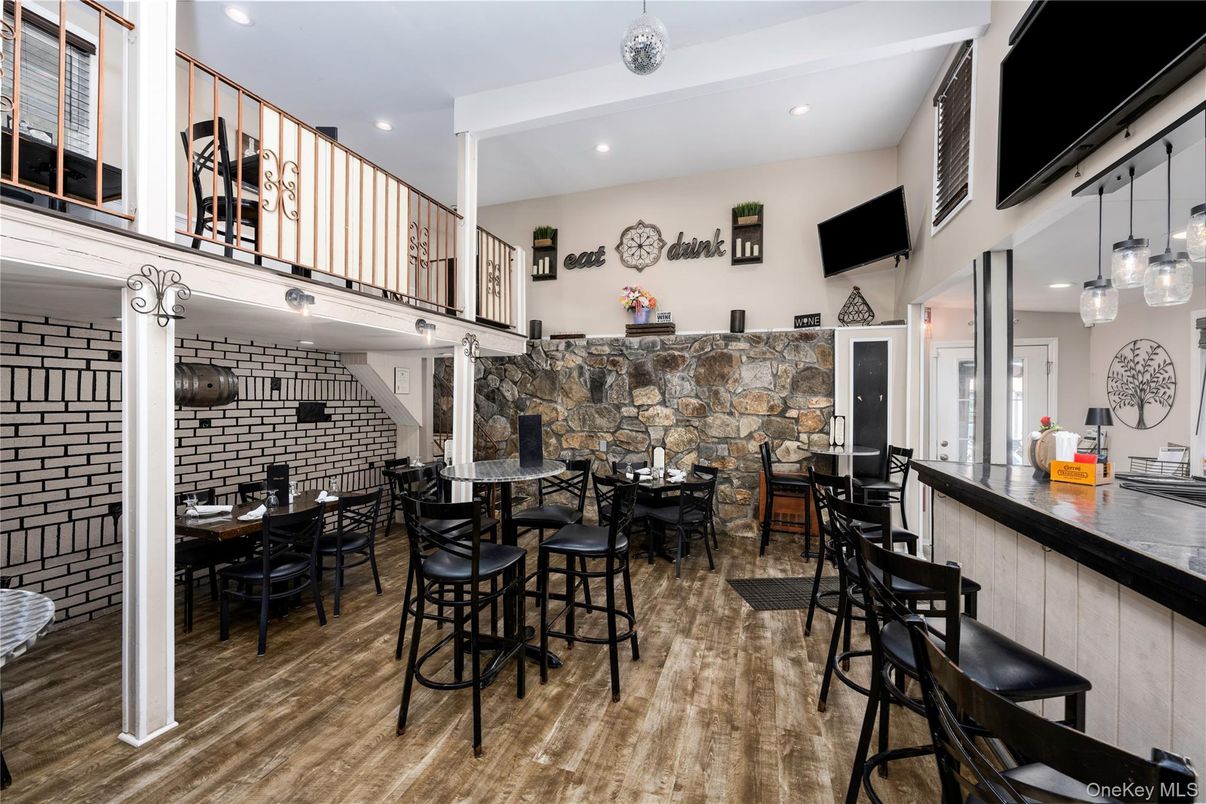 Dining room, Interior, Pendant Lights, Recessed Lighting, Stone Walls, Wood Texture Flooring