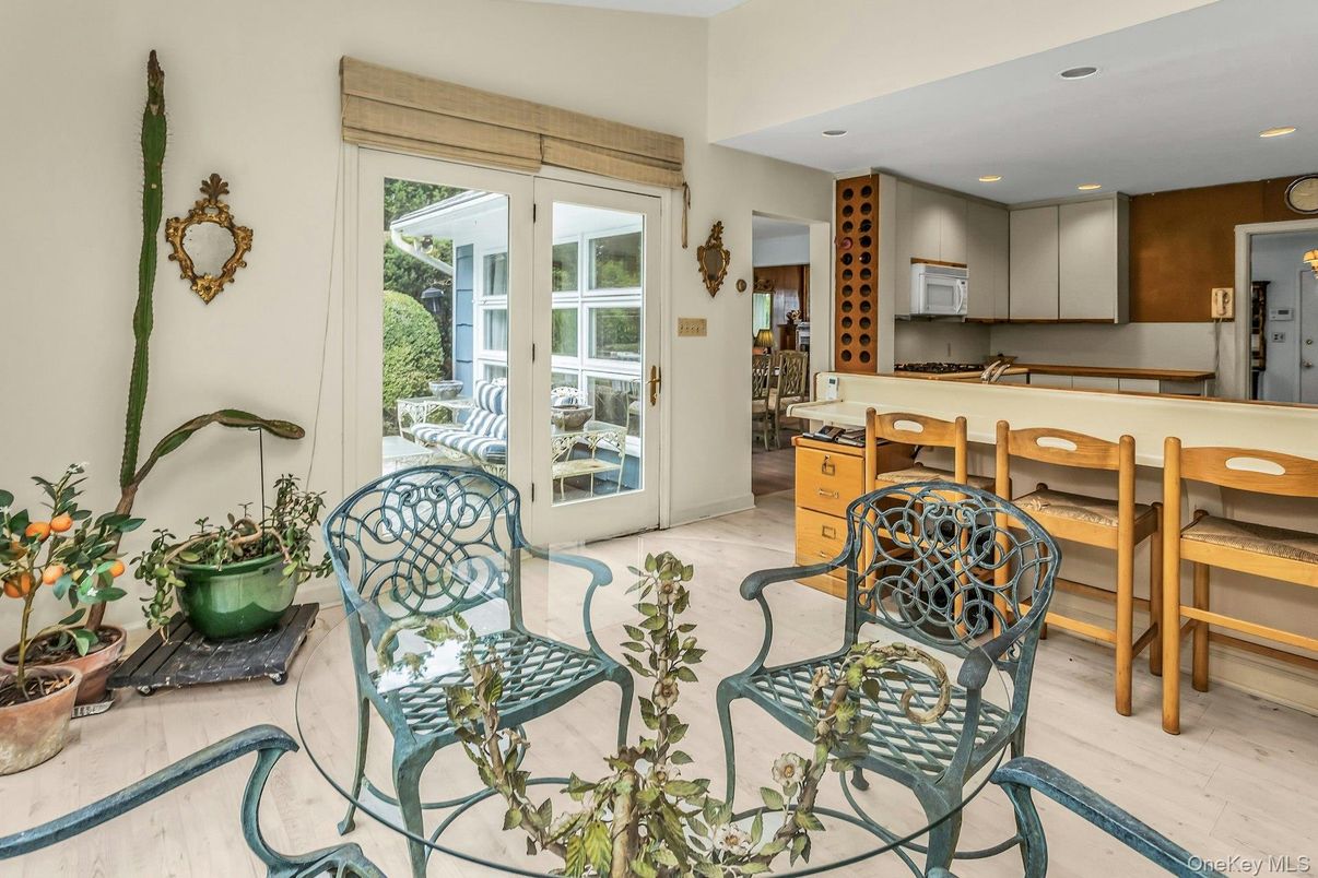 Dining room, Interior, Kitchen, Recessed Lighting, Wood Texture Flooring