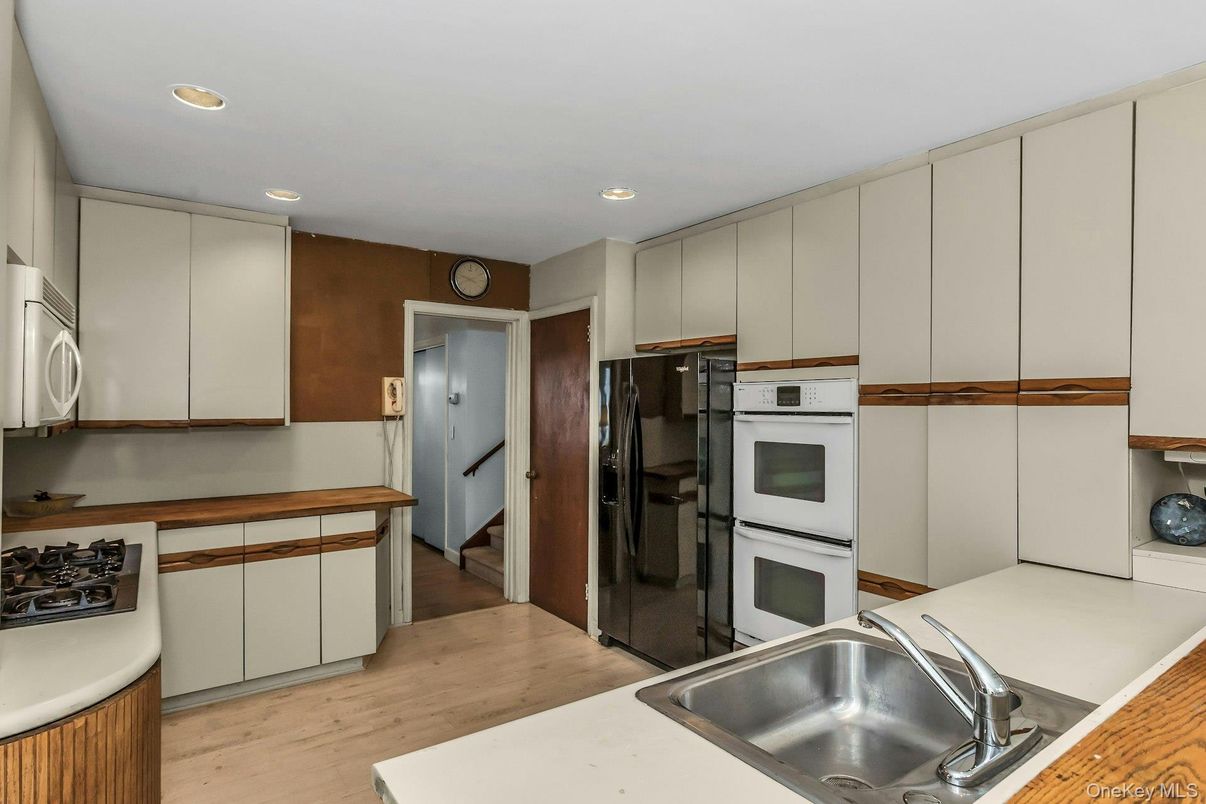 Interior, Kitchen, Recessed Lighting, Wood Texture Flooring