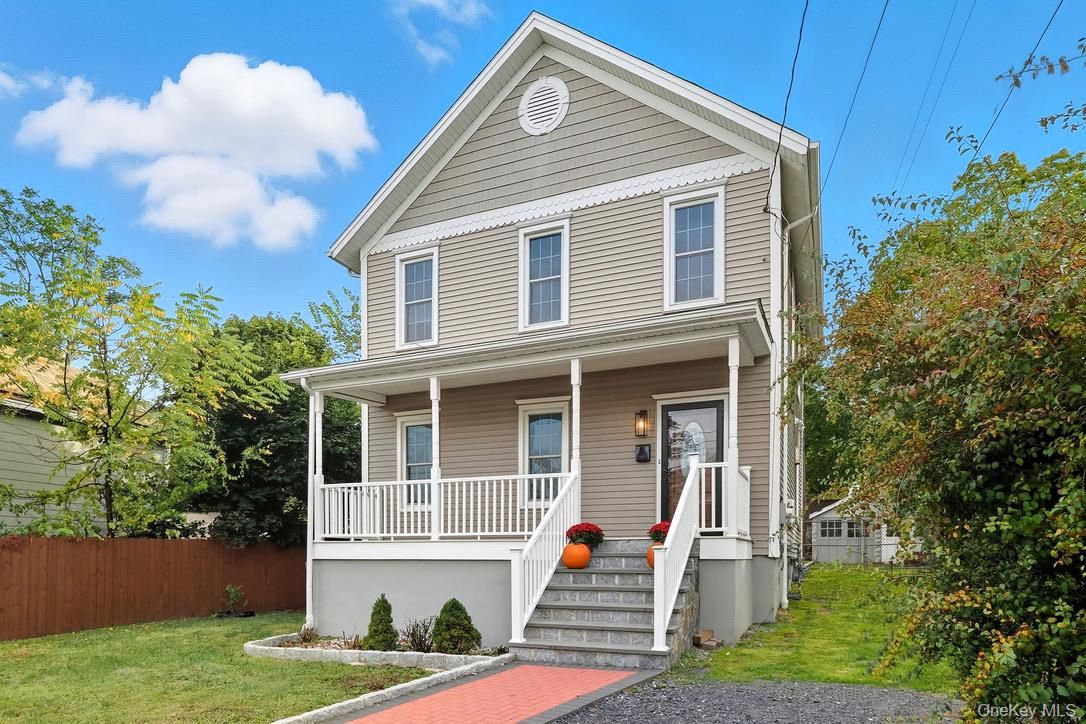 Exterior, Facade, Queen Anne Victorian