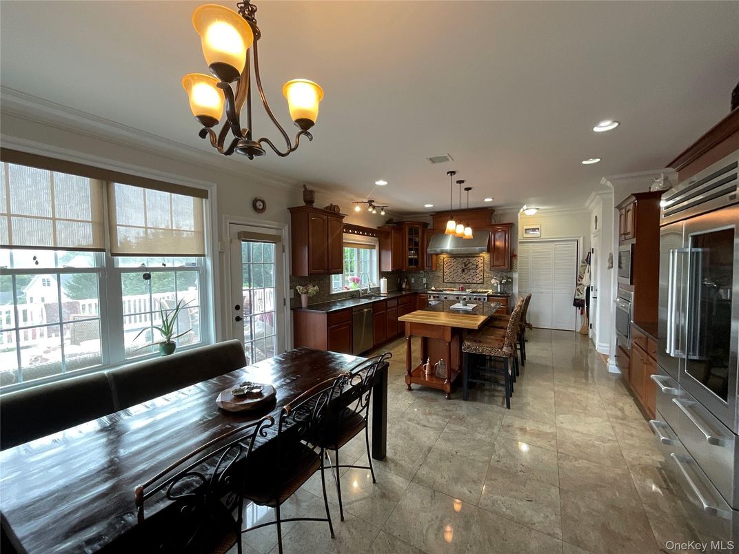 Chandelier, Dining room, Interior, Kitchen, Pendant Lights, Recessed Lighting, Stainless Steel Appliances
