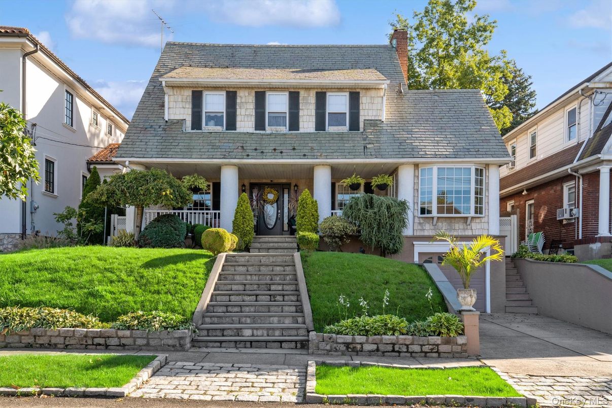 Exterior, Facade, French Provincial