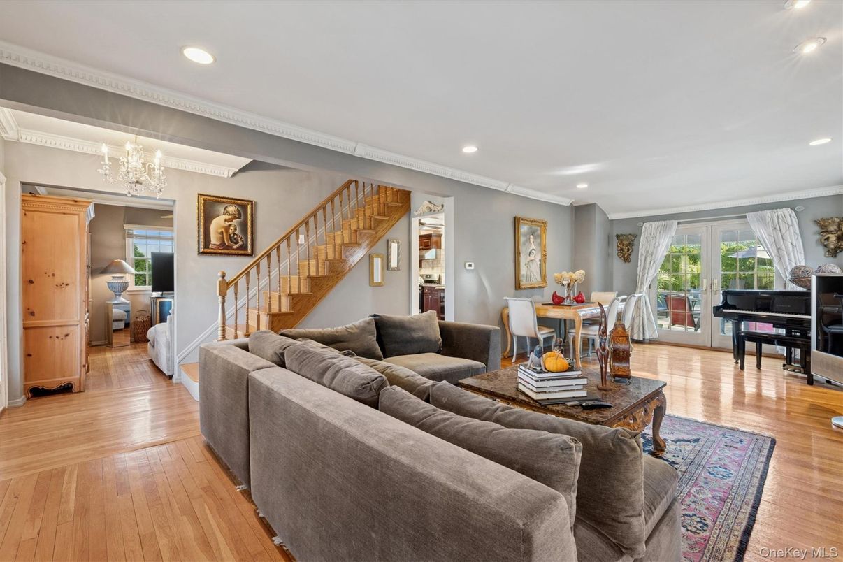 Chandelier, Dining room, Interior, Living room, Piano, Recessed Lighting, Wood Texture Flooring