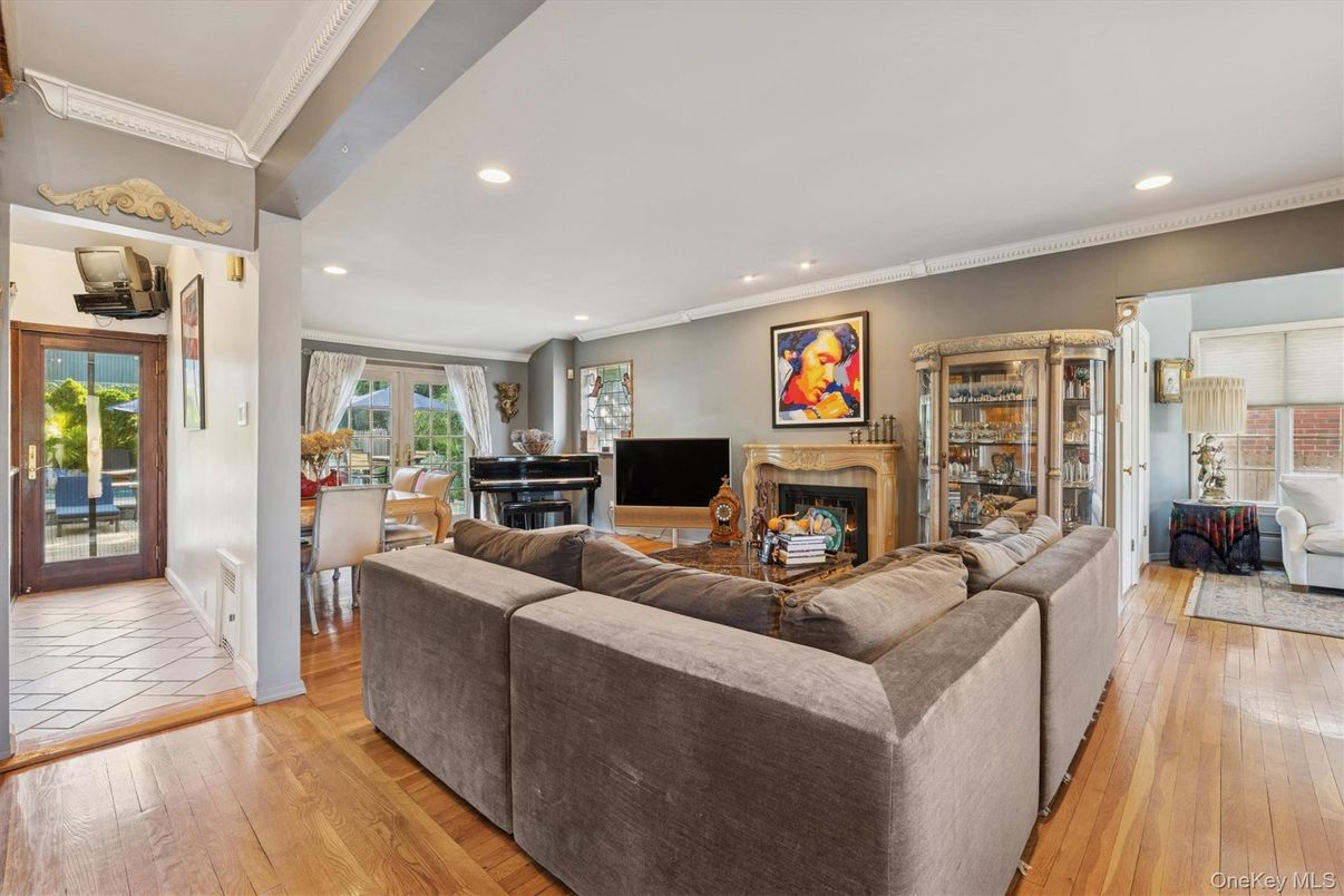 Fireplace, Interior, Living room, Piano, Recessed Lighting, Wood Texture Flooring