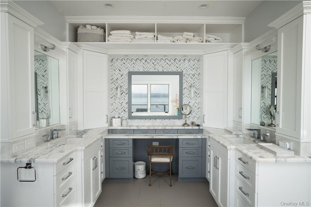 Bathroom, Dual Sink Vanities, Interior