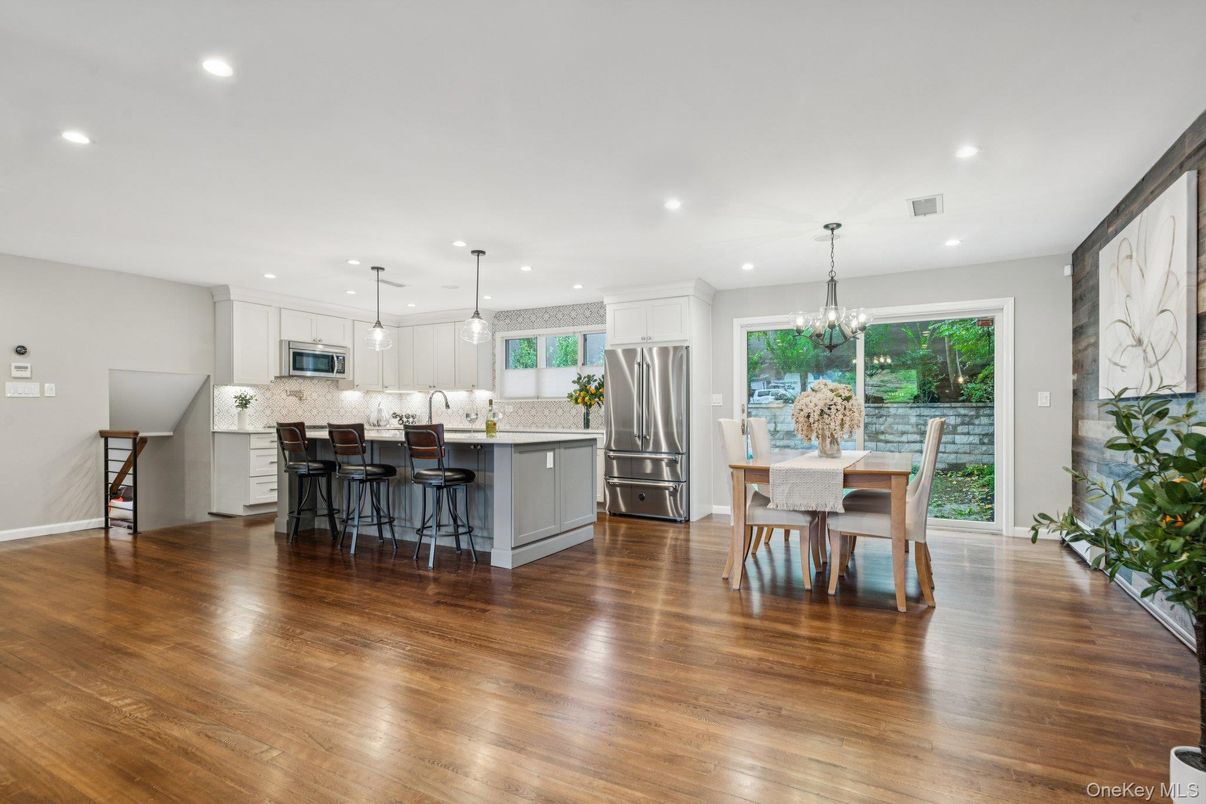 Chandelier, Dining room, Interior, Kitchen, Pendant Lights, Recessed Lighting, Stainless Steel Appliances, Wood Texture Flooring