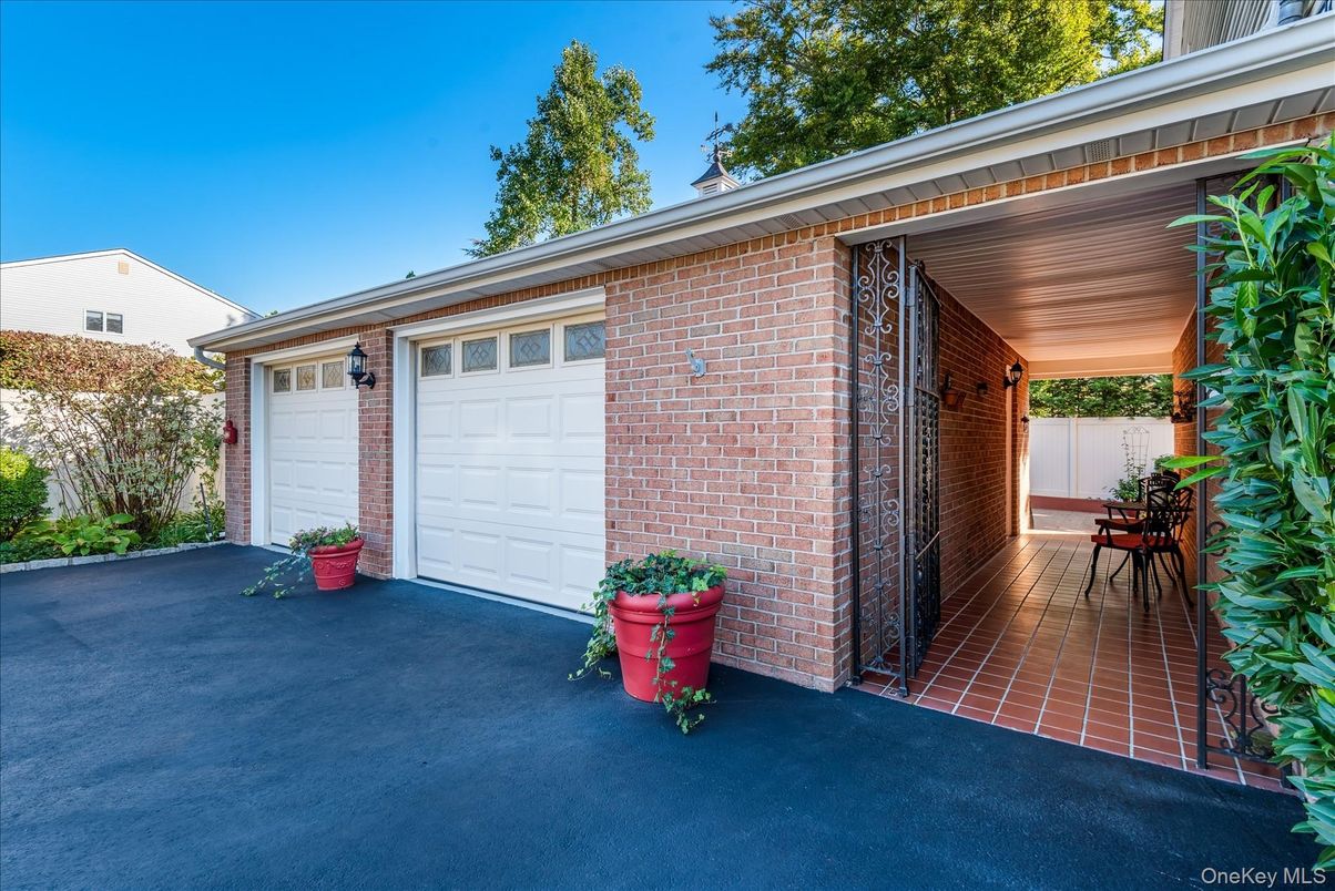 Detached Garage, Exterior