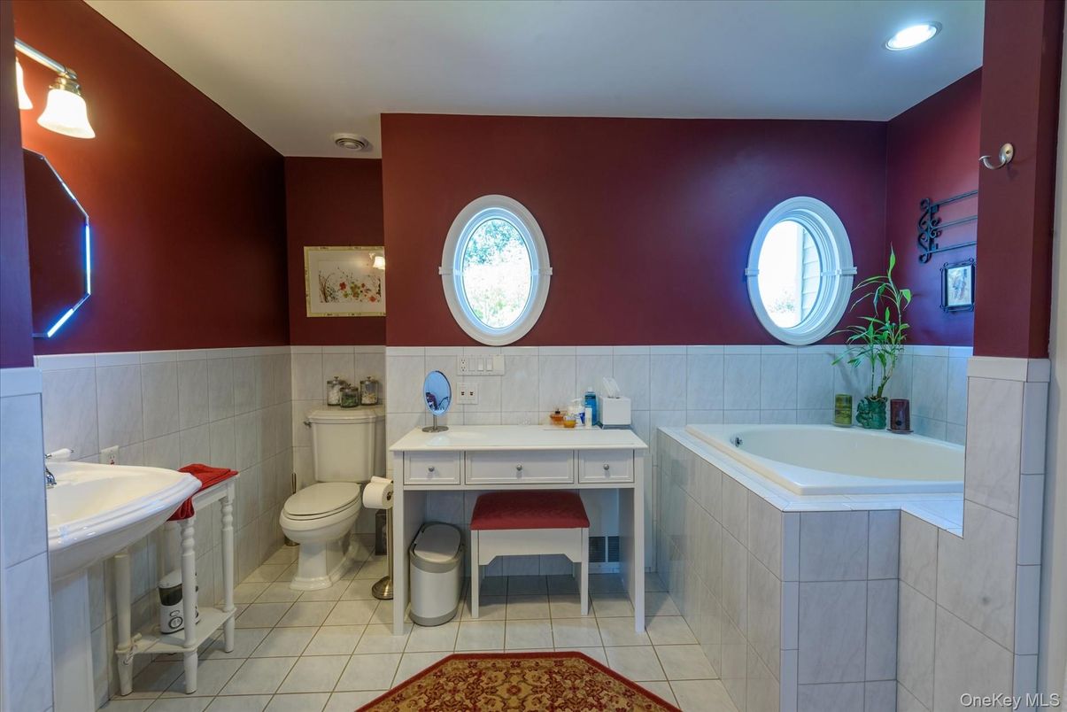 Bathroom, Interior, Recessed Lighting