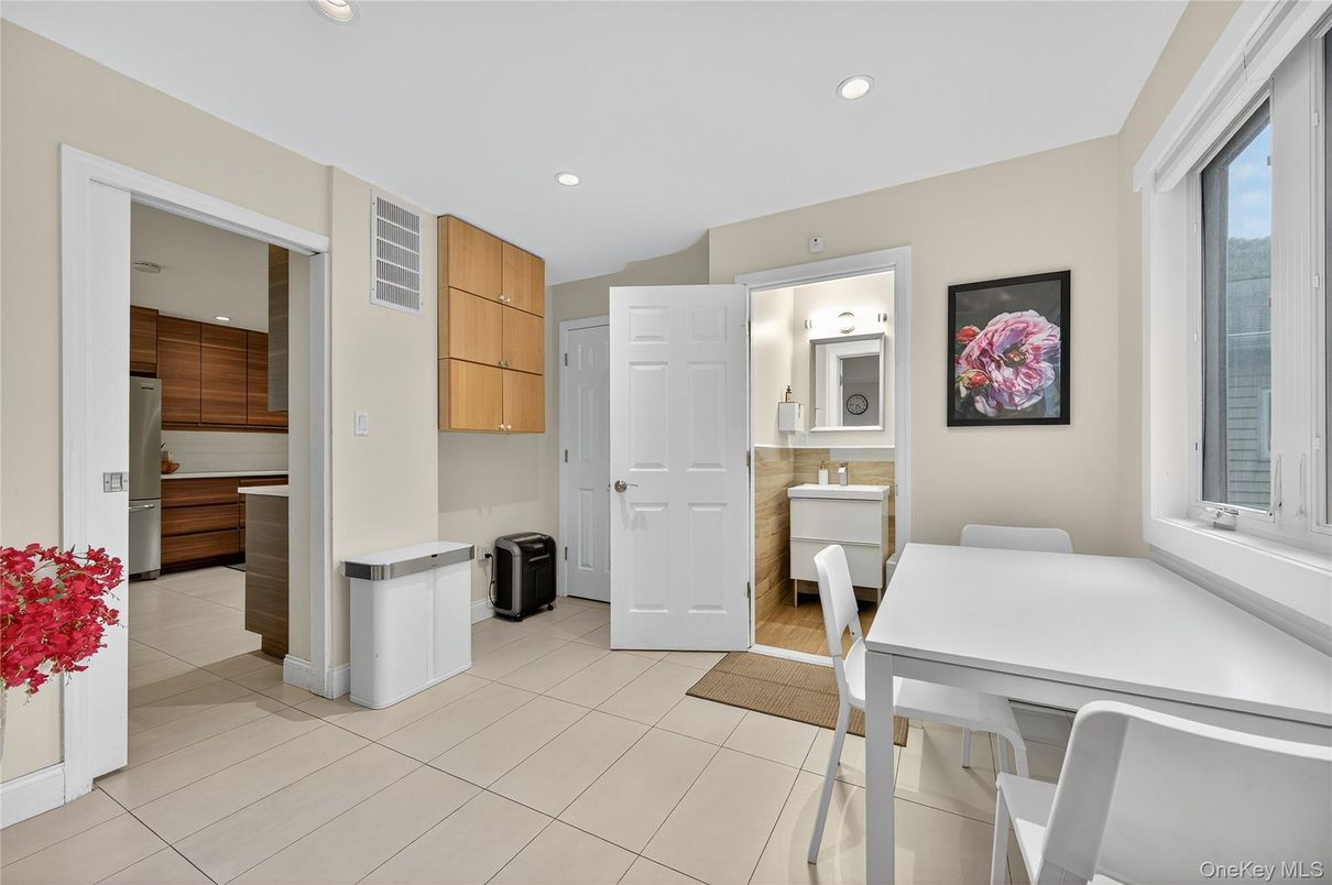 Dining room, Interior, Recessed Lighting