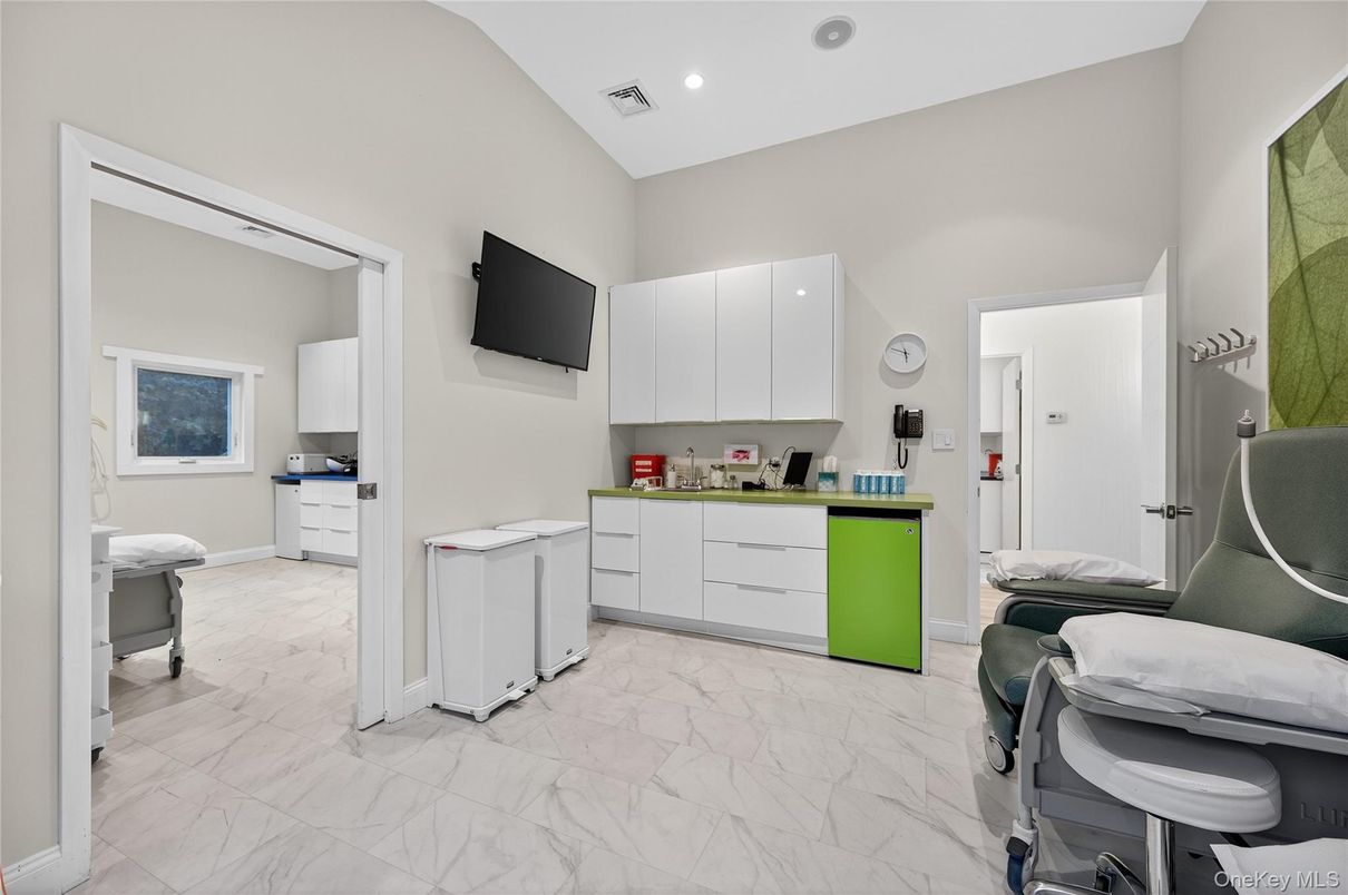 Interior, Marble, Recessed Lighting, Washer