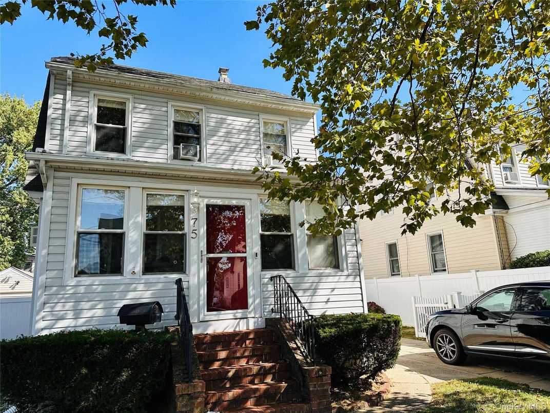 Exterior, Facade, American Foursquare