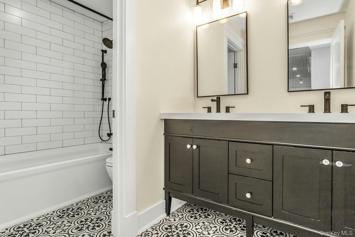Bathroom, Dual Sink Vanities, Interior