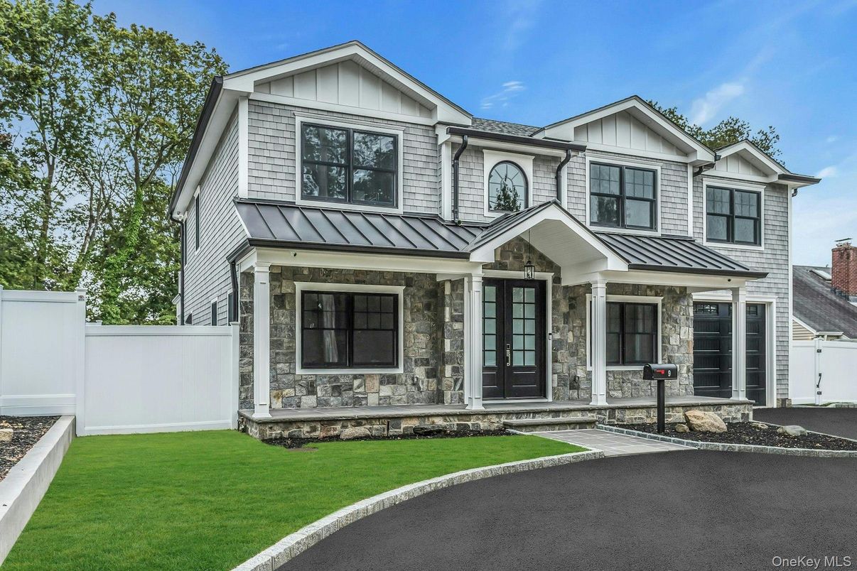 Exterior, Facade, Farmhouse