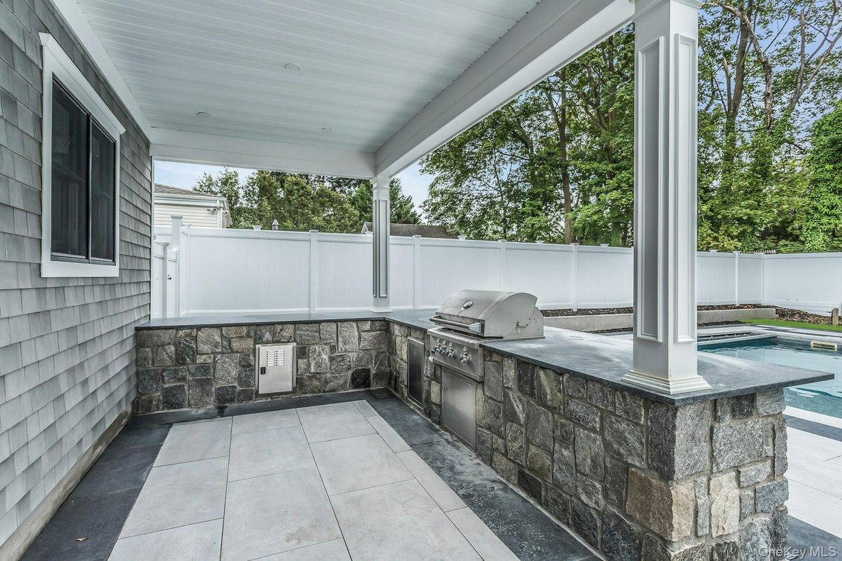 Exterior, Outdoor Kitchen