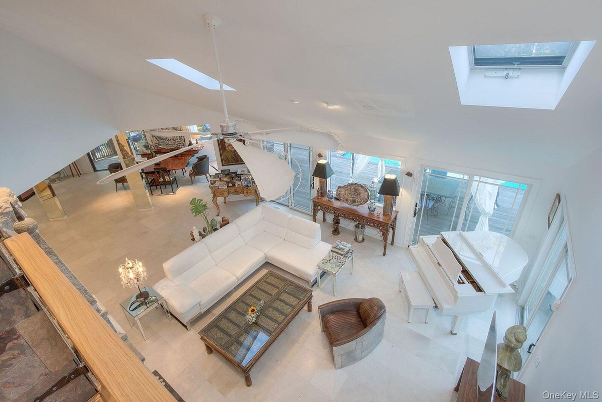 Dining room, Interior, Living room, Piano, Recessed Lighting