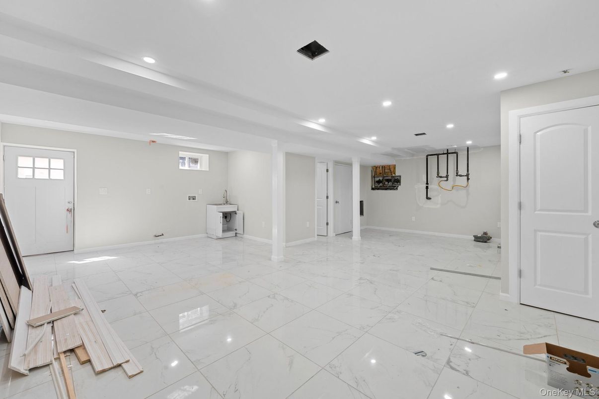 Empty room, Interior, Marble, Recessed Lighting