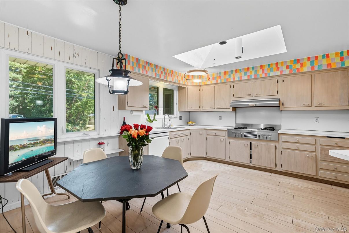 Dining room, Interior, Kitchen, Pendant Lights, Stainless Steel Appliances, Wood Texture Flooring