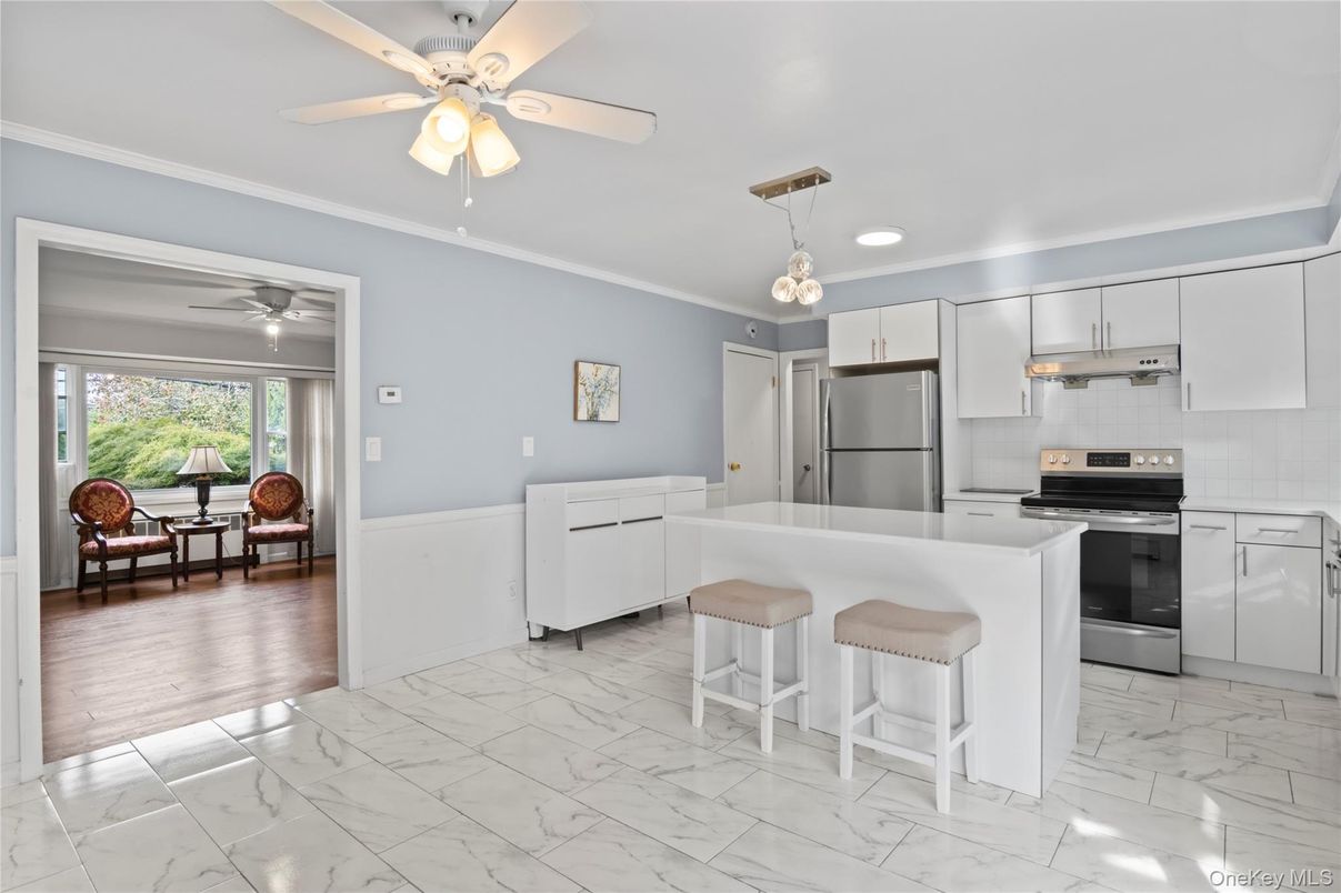 Dining room, Interior, Kitchen, Marble, Pendant Lights, Recessed Lighting, Stainless Steel Appliances