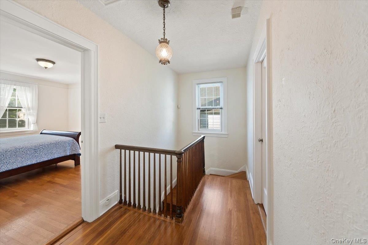 Bedroom, Interior, Pendant Lights, Wood Texture Flooring