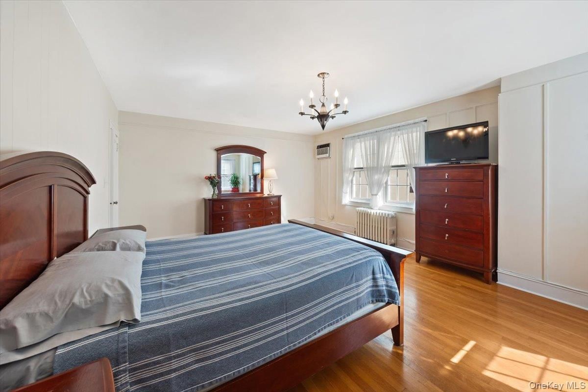 Bedroom, Interior, Pendant Lights, Wood Texture Flooring