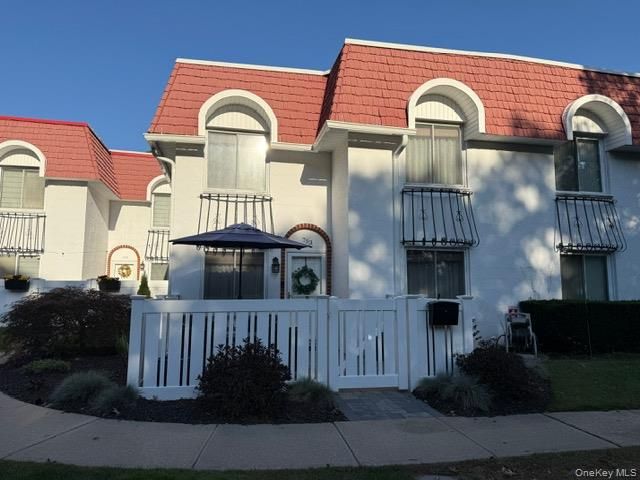 Exterior, Facade, French Provincial