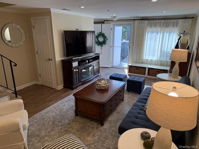 Interior, Living room, Recessed Lighting, Wood Texture Flooring